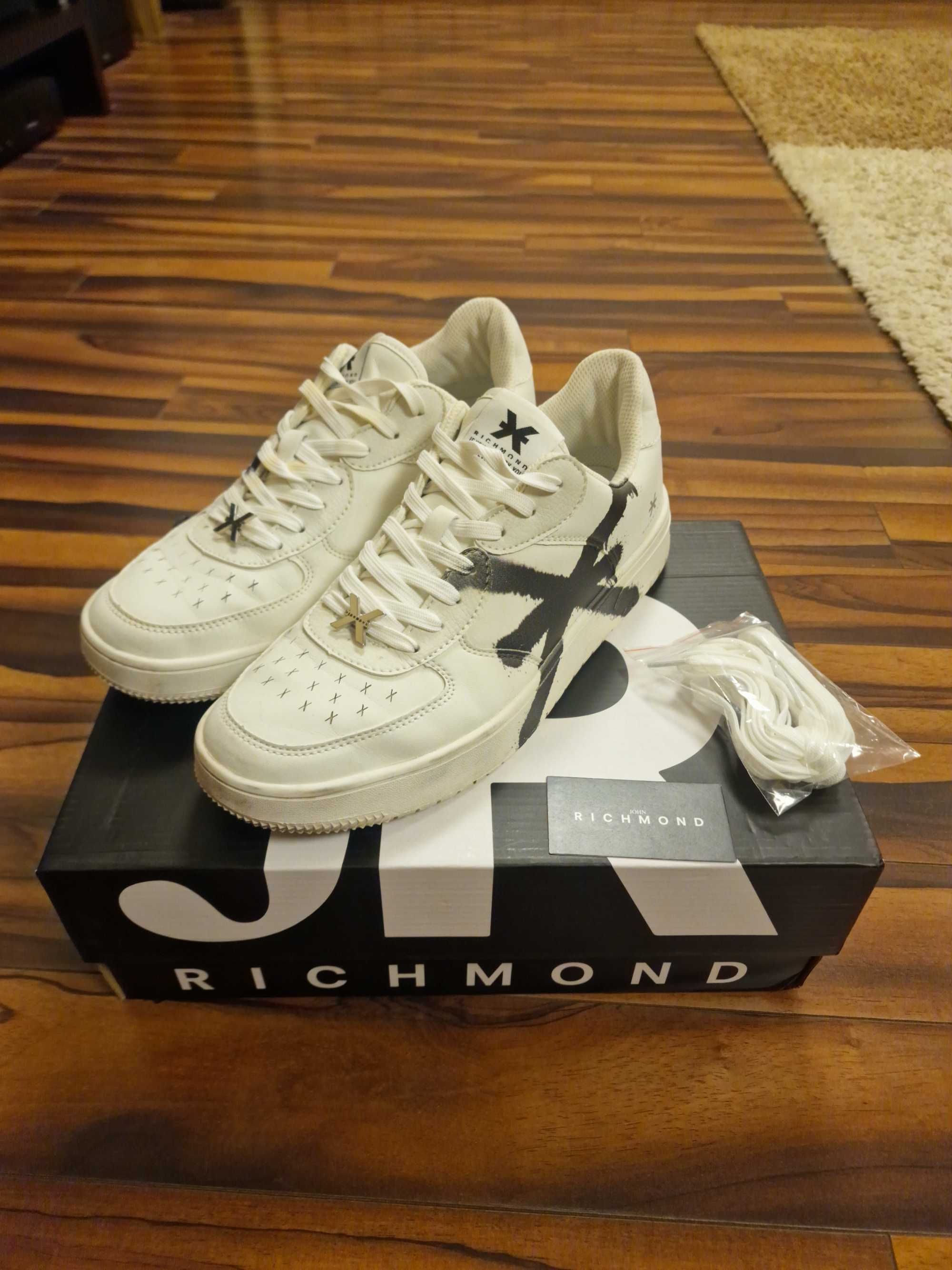 Кецове John Richmond