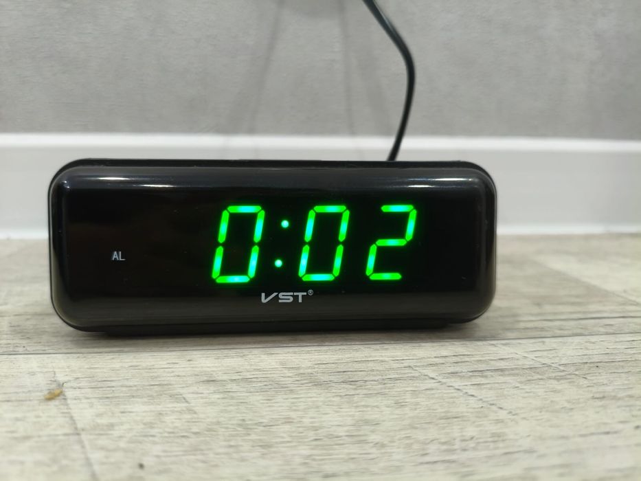 Продам электронные часы