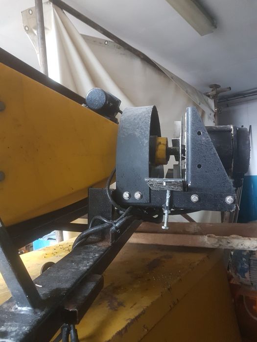 Accesorii dezapezire .Sararita pentru aplicare material antiderapant