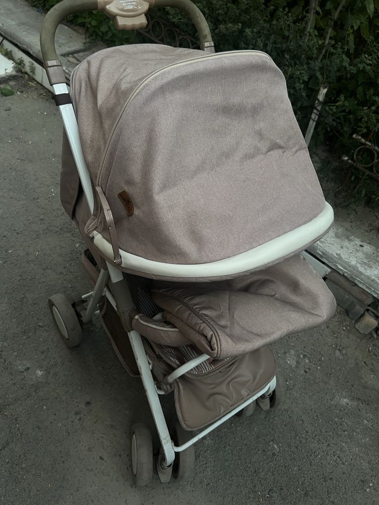 Продам коляску прогулочную на любую погоду