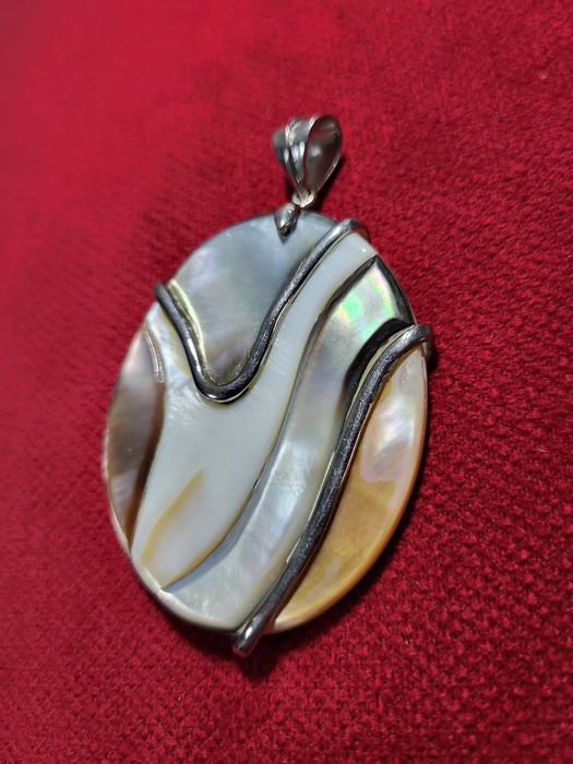 Натуральный перламутр кулон. Подарки для стильной женщины