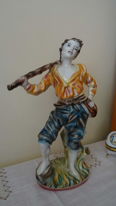 Големи порцеланови фигури. Майолика Италия втора половина на 20 век.