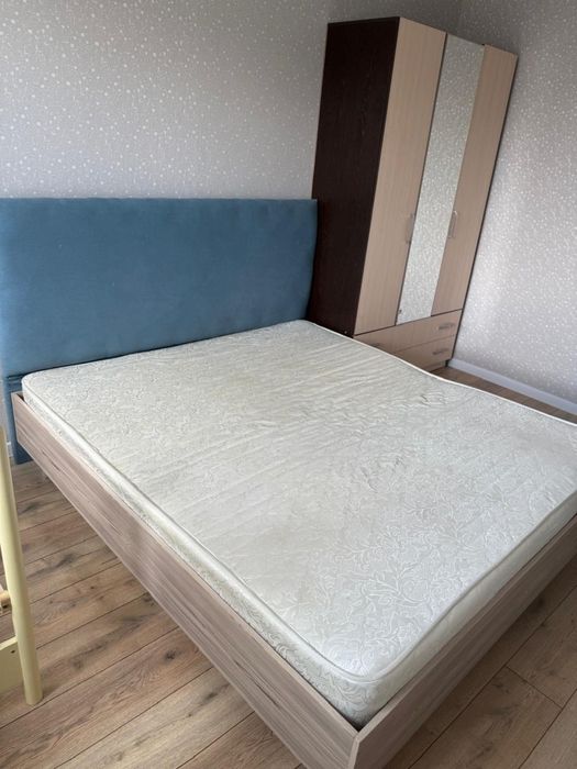 Продам двуспальную кровать