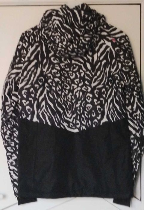 Дамско зимно яке за ски