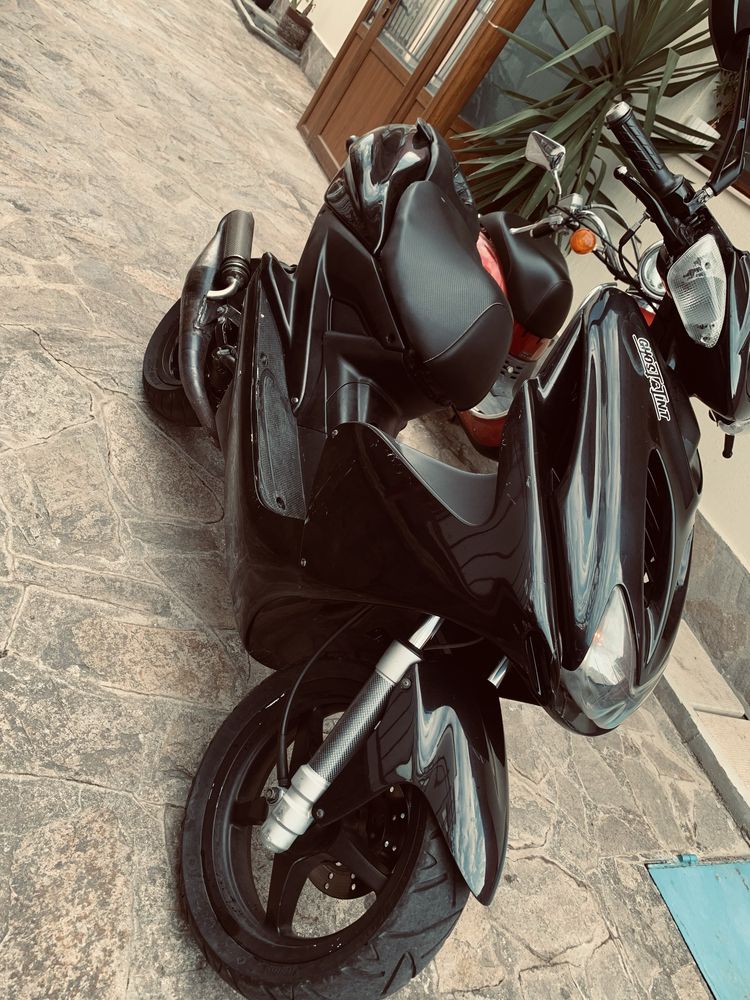 Скутер Yamaha Aerox