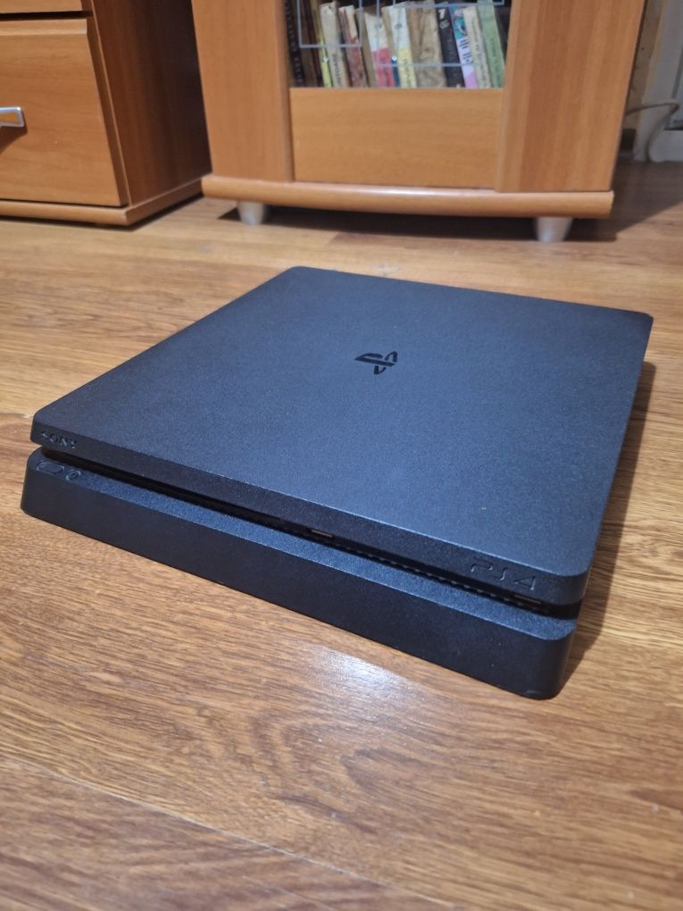 vând ps4 slim cu cd room defect+2 manete+cont cu jocuri