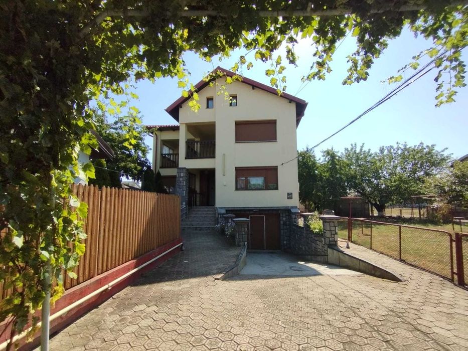 CASA SI TEREN-posibilitate de extindere la 2500 mp Str Valeni Ploiesti