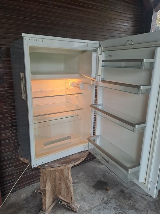 frigider încorporat în mobilă bosch  perfect funcțional.preț 500lei .
