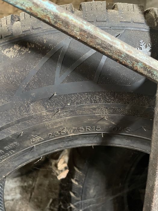 Продам шины R15 почти новые 3 месяцев только ездил