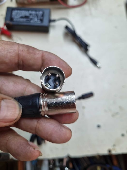 Încărcator.       Waveboard si  trotinete ellectrice 42V/2A