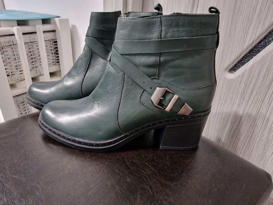 Ghete și adidași noi