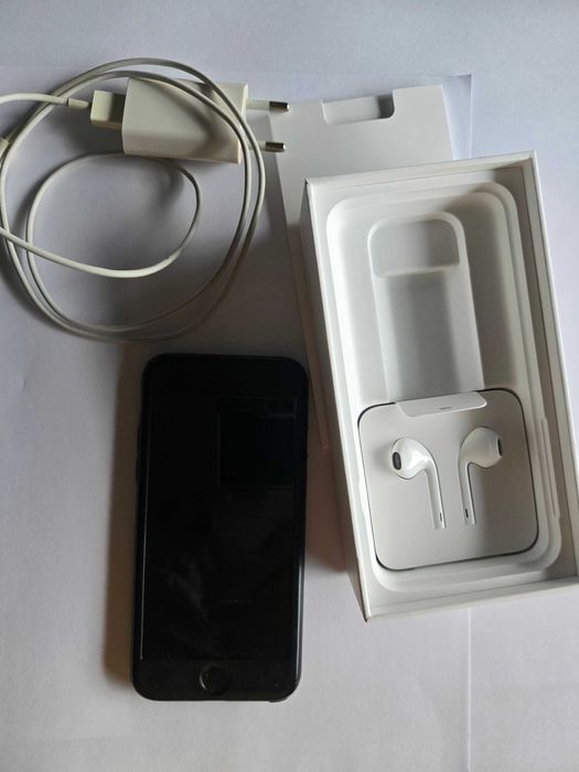 Продавам Iphone 7, 32 GB