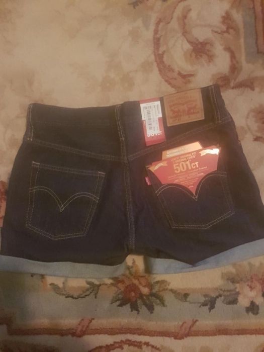 Blugi Levis de dama w28 scurti