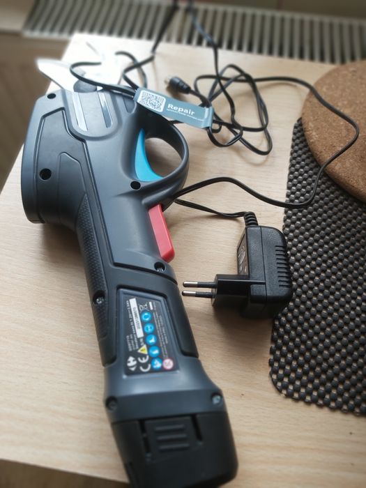 Foarfecă  cu acumulator și încărcător 7,2 V