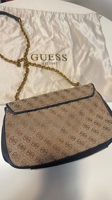 Дамска чанта GUESS