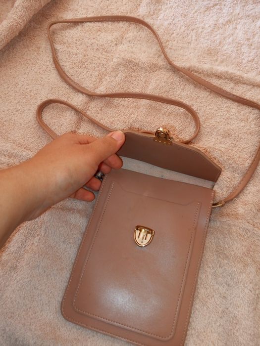 Pushti rangli ayollar sumkacha  — telefon sig‘adigan, 2 qatorli, mod