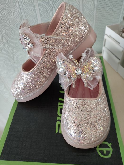 Продам красивые туфельки