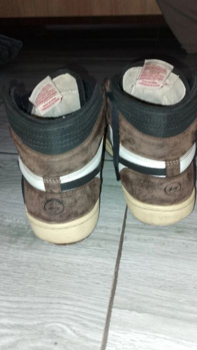 Vând Air Jordan 1 x Travis Scott
