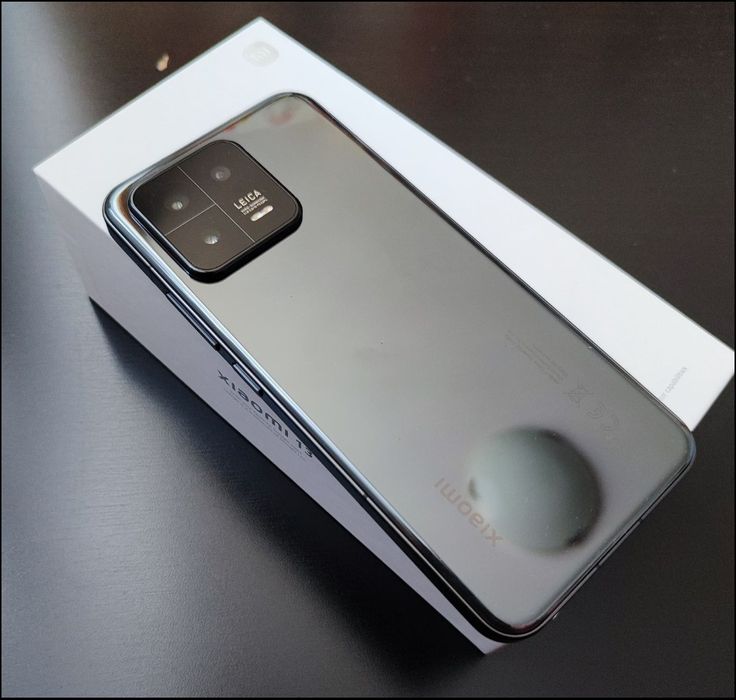 Xiaomi 13 - RAM 12GB varianta flagship nu Redmi.