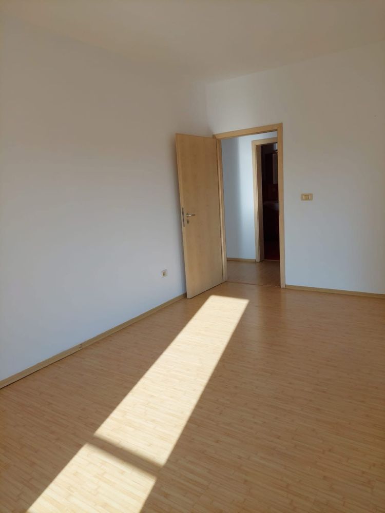 Ofer apartament spre închirie!