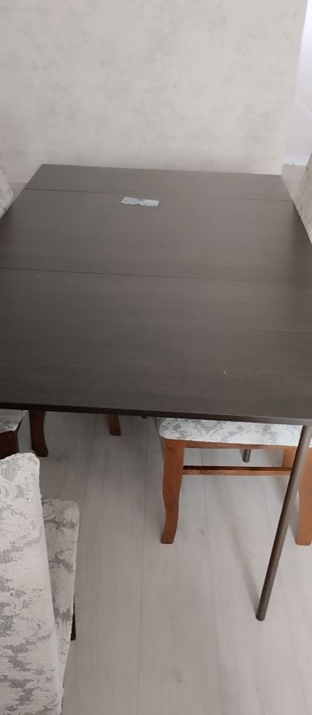 Продам стол трансформер цвет венго. Состояние идеальное
