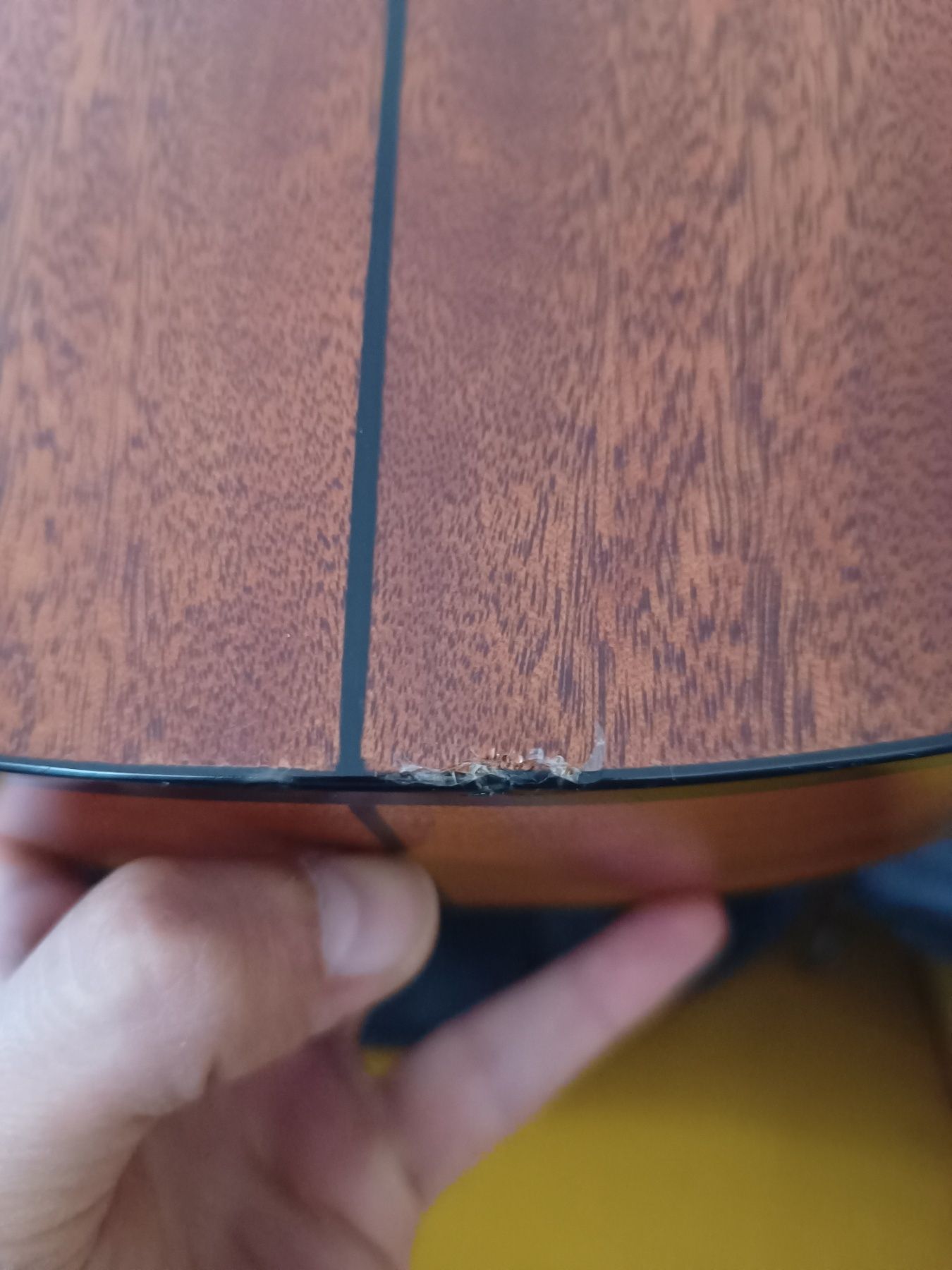 Електрическа китара Fender и класическа китара Fender 4/4