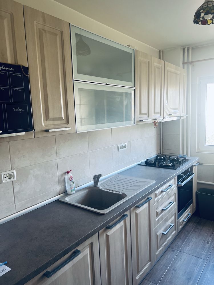 Inchiriez apartament