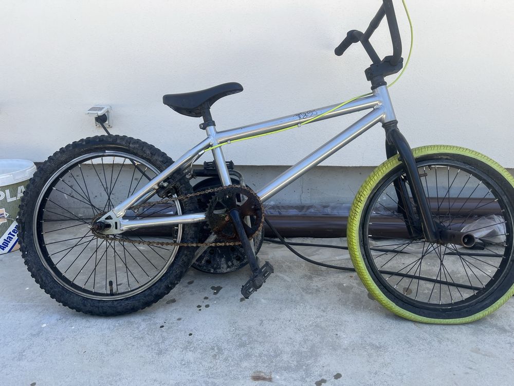 bmx , are pana pe roata de fata