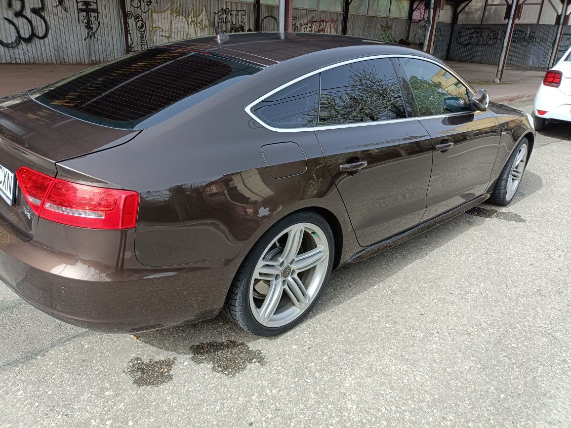 Vind Audi A5 model 2011 S Line