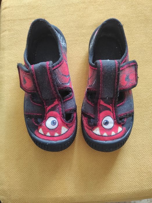 Papucei de interior/ espadrile