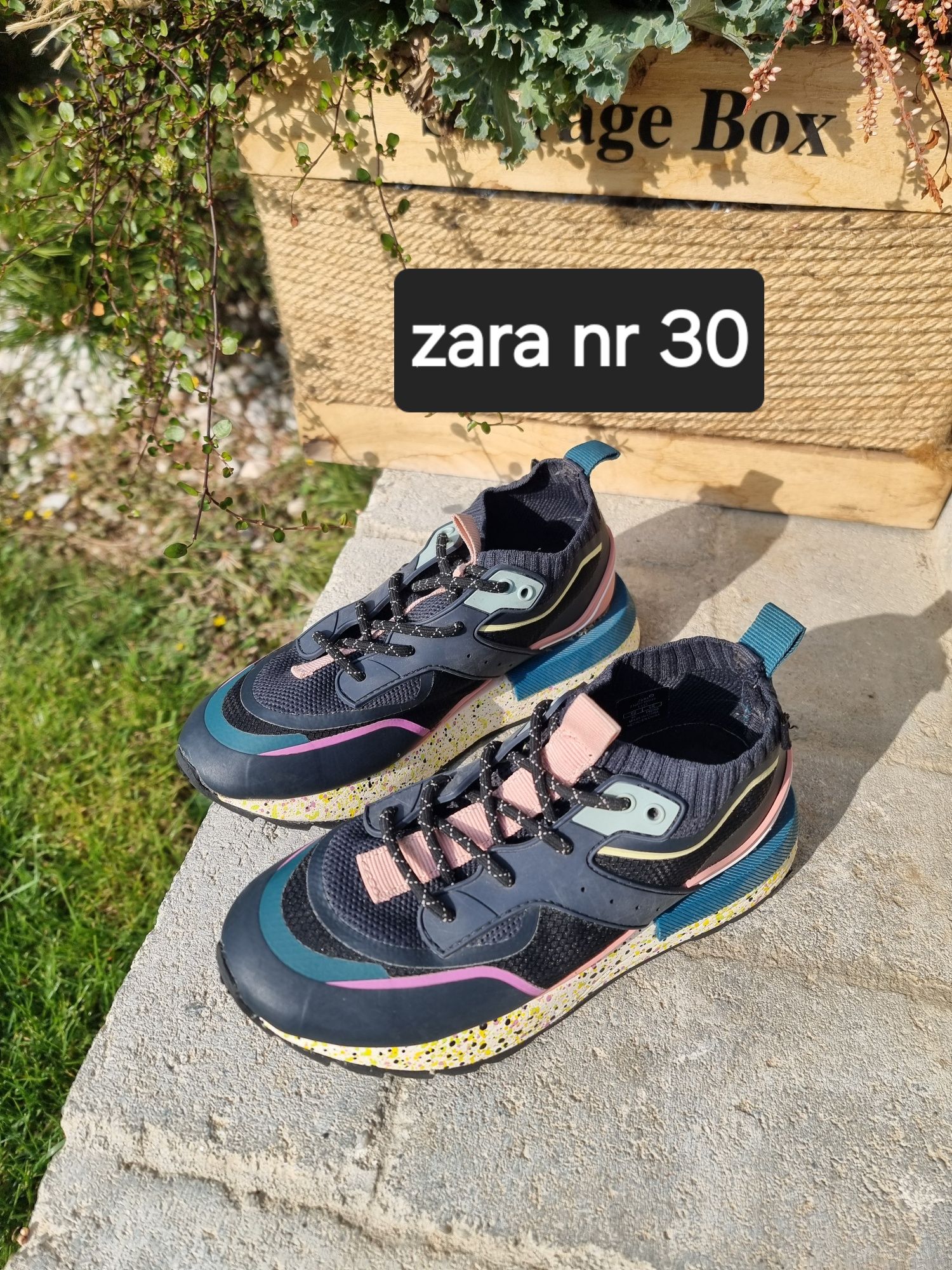 Adidais zara fetita nr 30 stare ca  noi