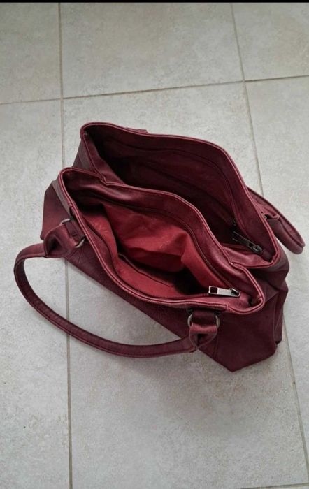 Geanta bordo eleganta!