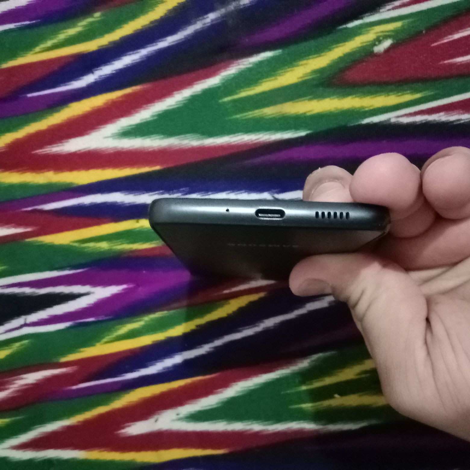 Tlfon sotaman samsung A53 hechqati alishmagan ekranham radnoy