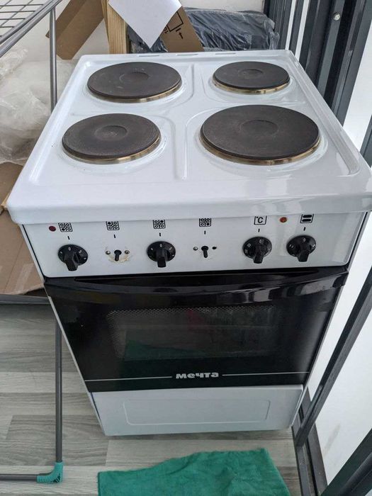 Электрическая плита с духовкой