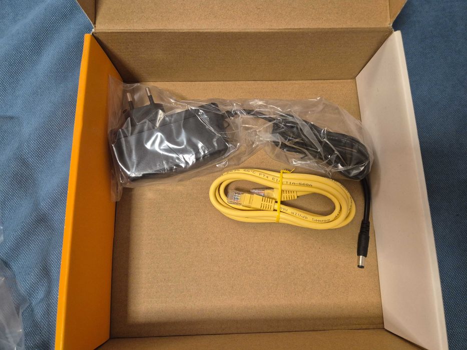 Vand router Huawei Flybox 4G+ (B525), nou, cu cutia originala