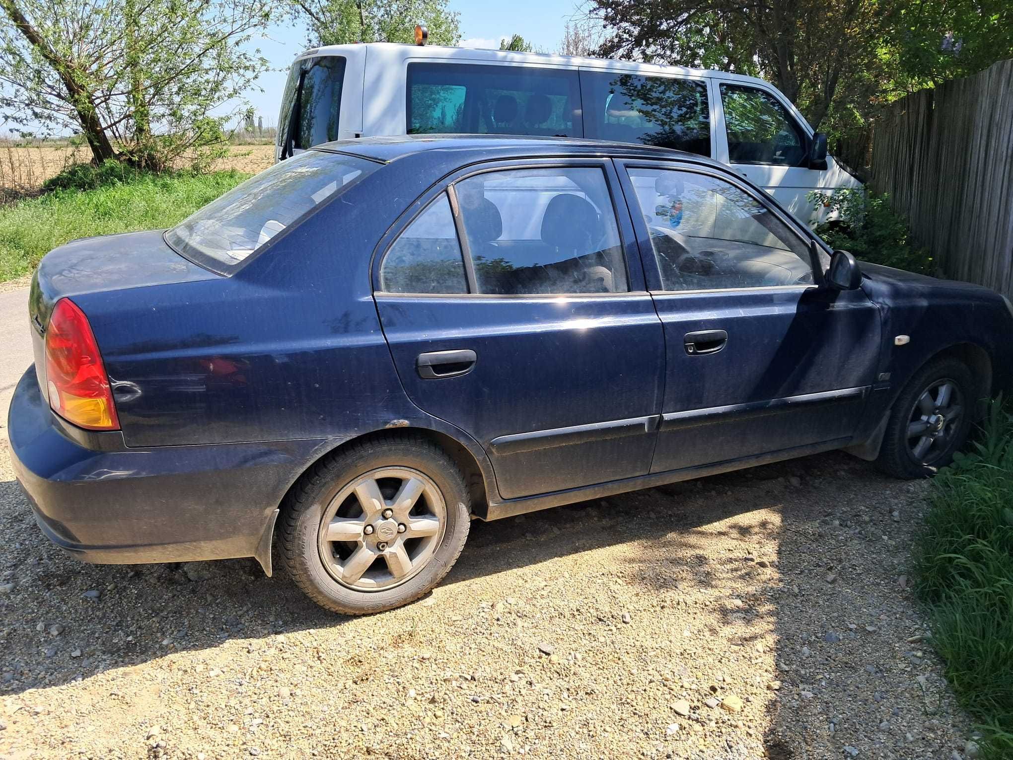 Hyundai Accent 1,5 CRDI 2005 plus una pentru piese sau reparat