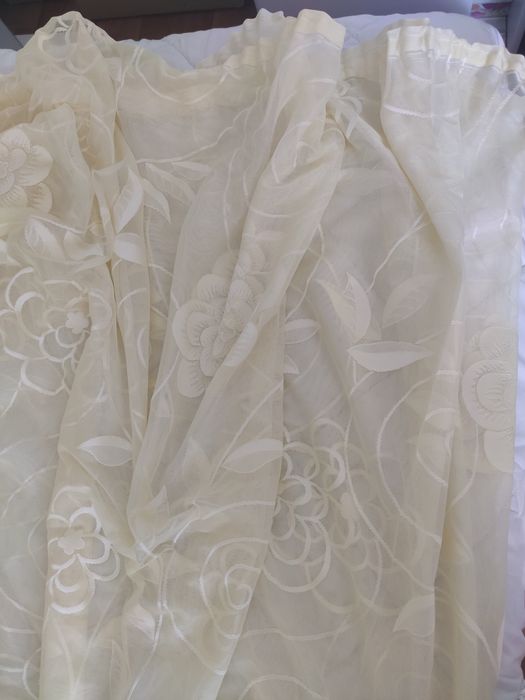 Perdea jacquard pe banda incretita