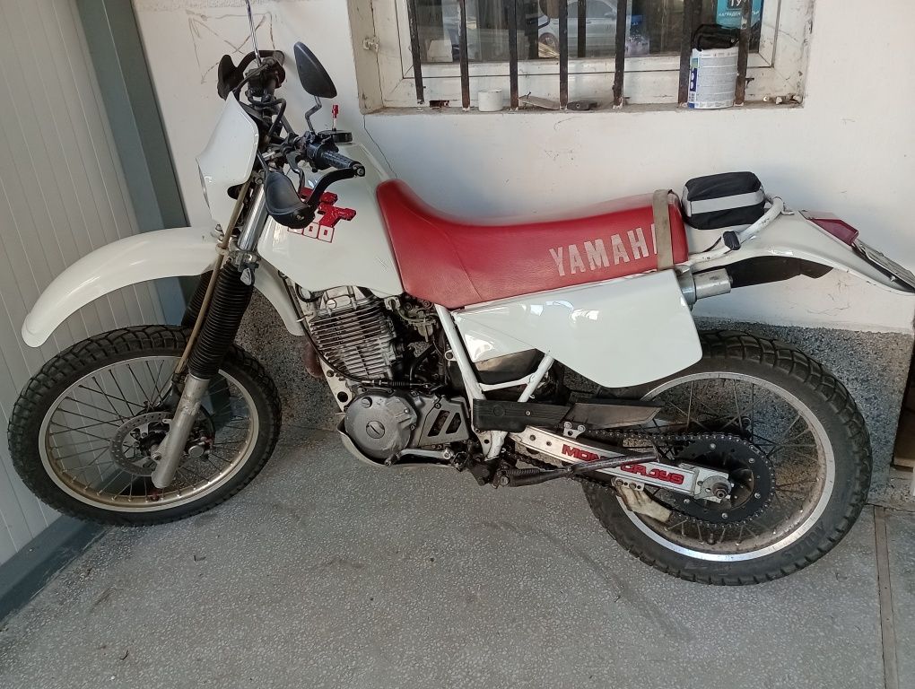 Продавам Yamaha TT600