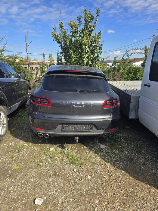 Vând Porsche Macan