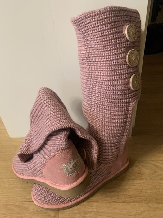 Угги производство Австрия , пудрового цвета. Новые.