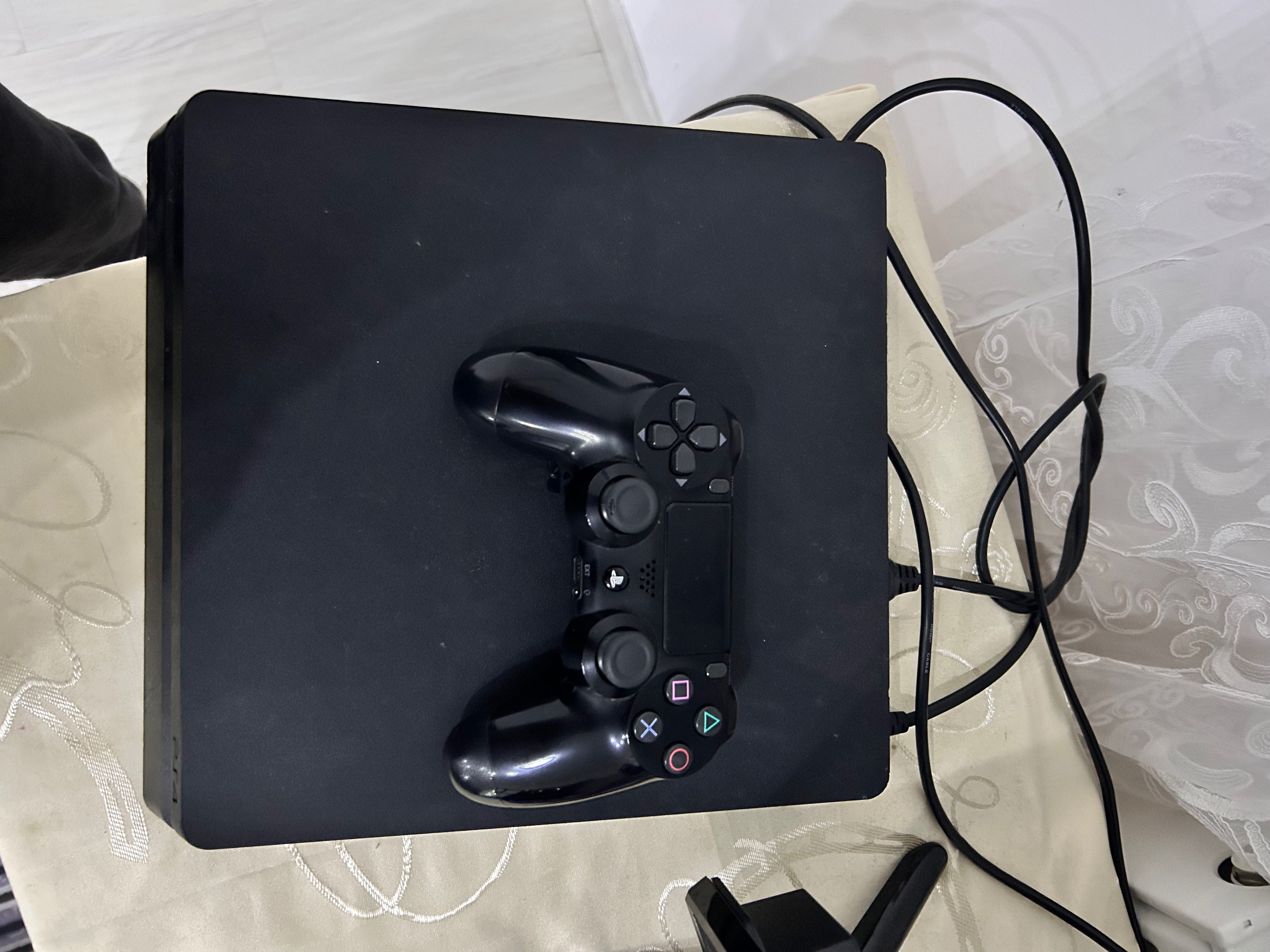 PlayStation 4 slim 500gb 3 jocuri