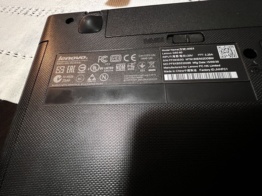 Лаптоп леново lenovo за ремонт на дисплея.