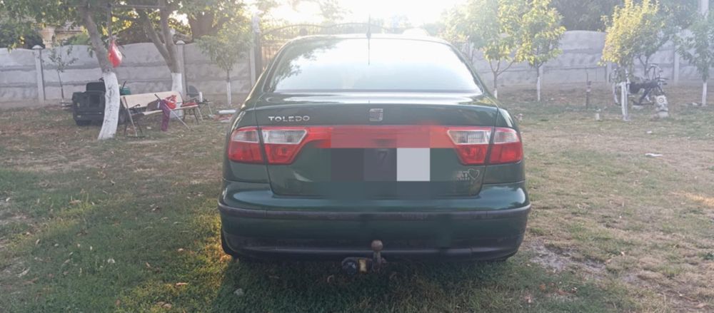 Vând Seat Toledo pentru dezmembrări motor de 1.6 benzină