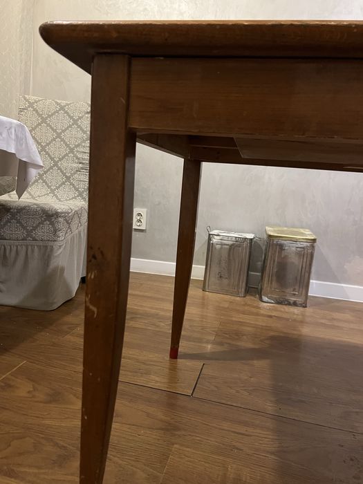 Стол из натурального дерева