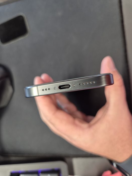 Iphone 15 pro black titanium