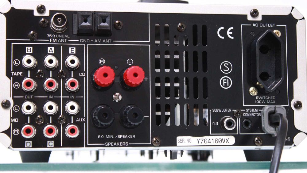 Yamaha minisound 2x40W,aux,FM.