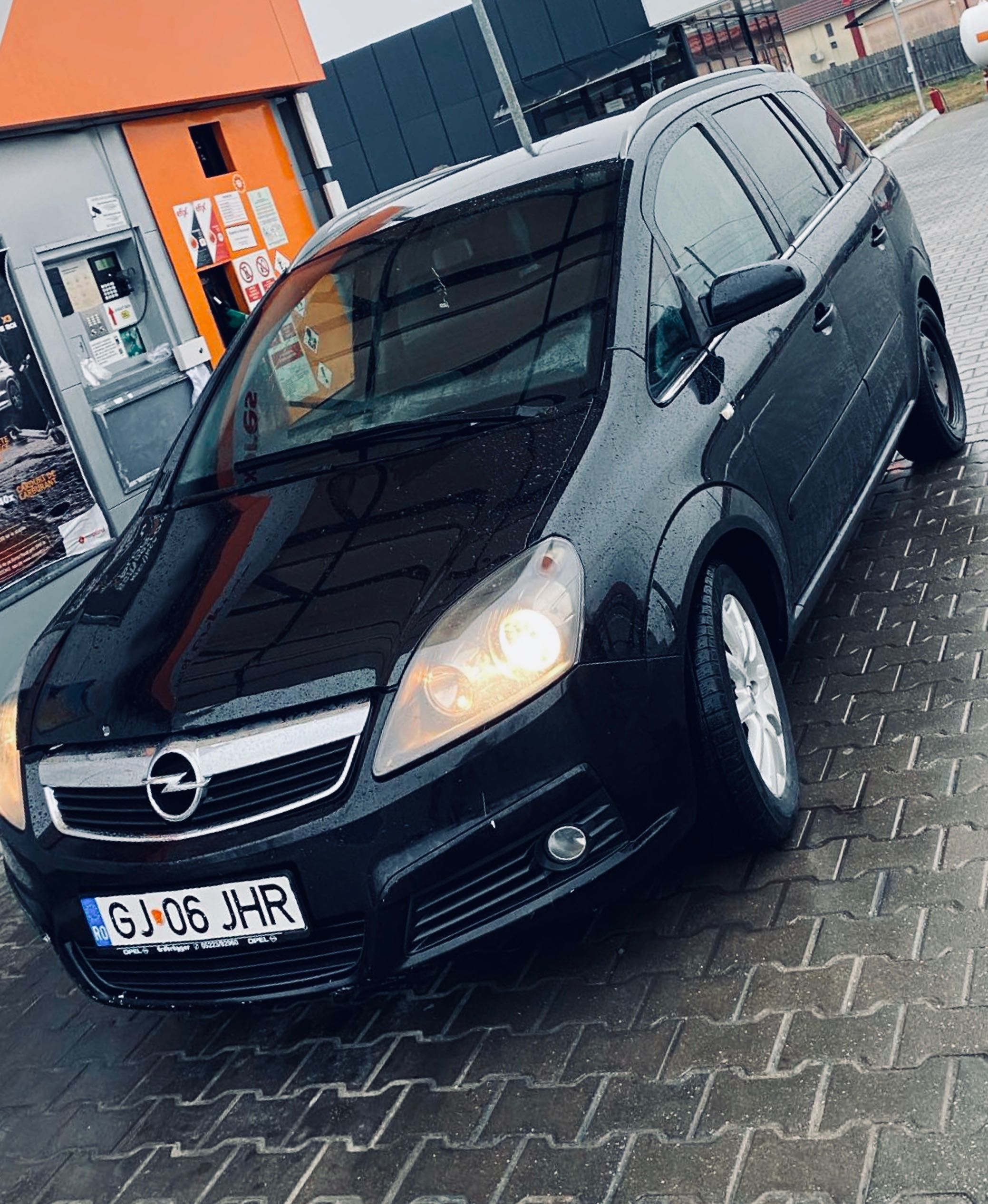 Vând Opel zafira