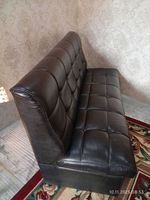 Divan sotiladi. Mebel holati yaxshi.