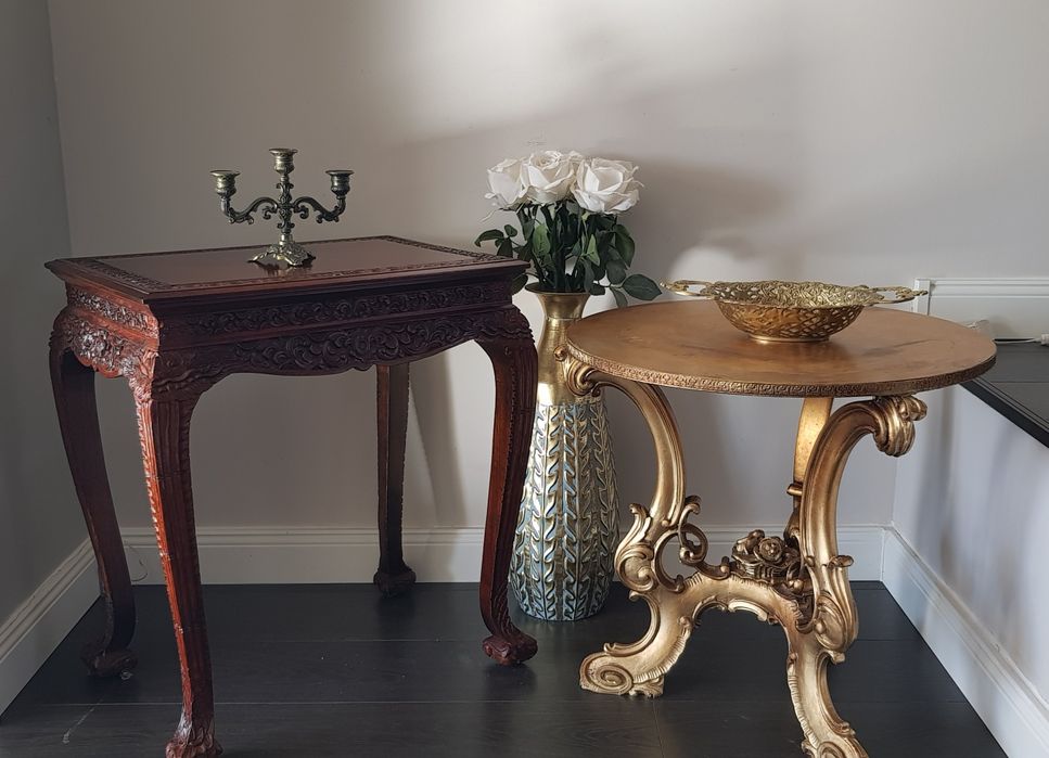 Măsuță veche pentru cafea