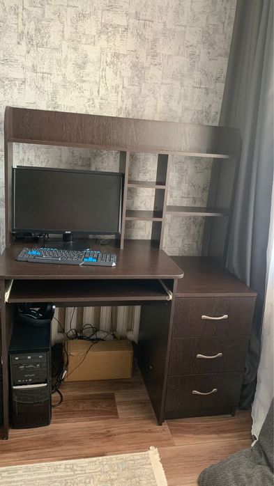 Компьютерный стол продам